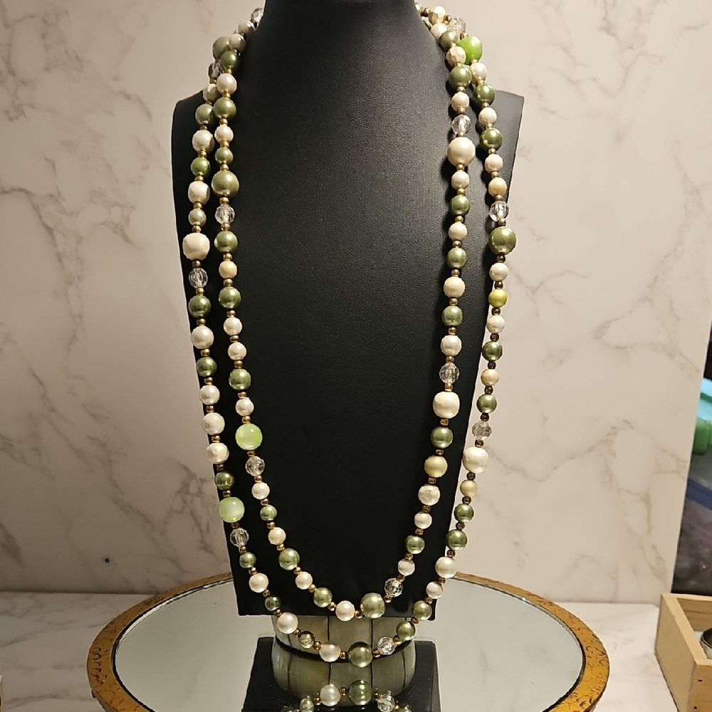 Vintage Costume Elegant Green and White Beaded Necklace